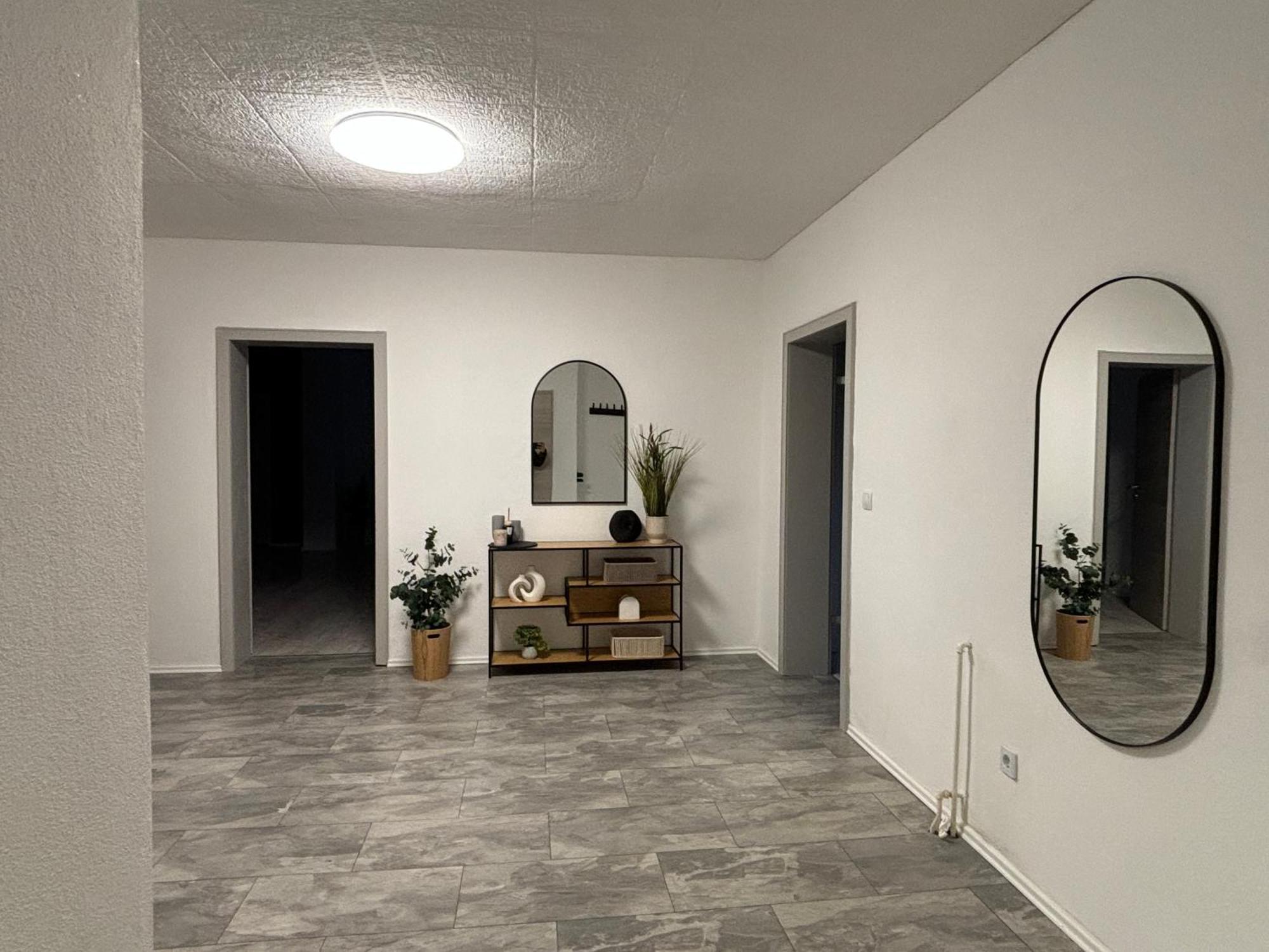 140Qm - 4 Zimmer- Parkplatz - Autobahn - Blauer See - Mallibase Apartments Garbsen Zewnętrze zdjęcie