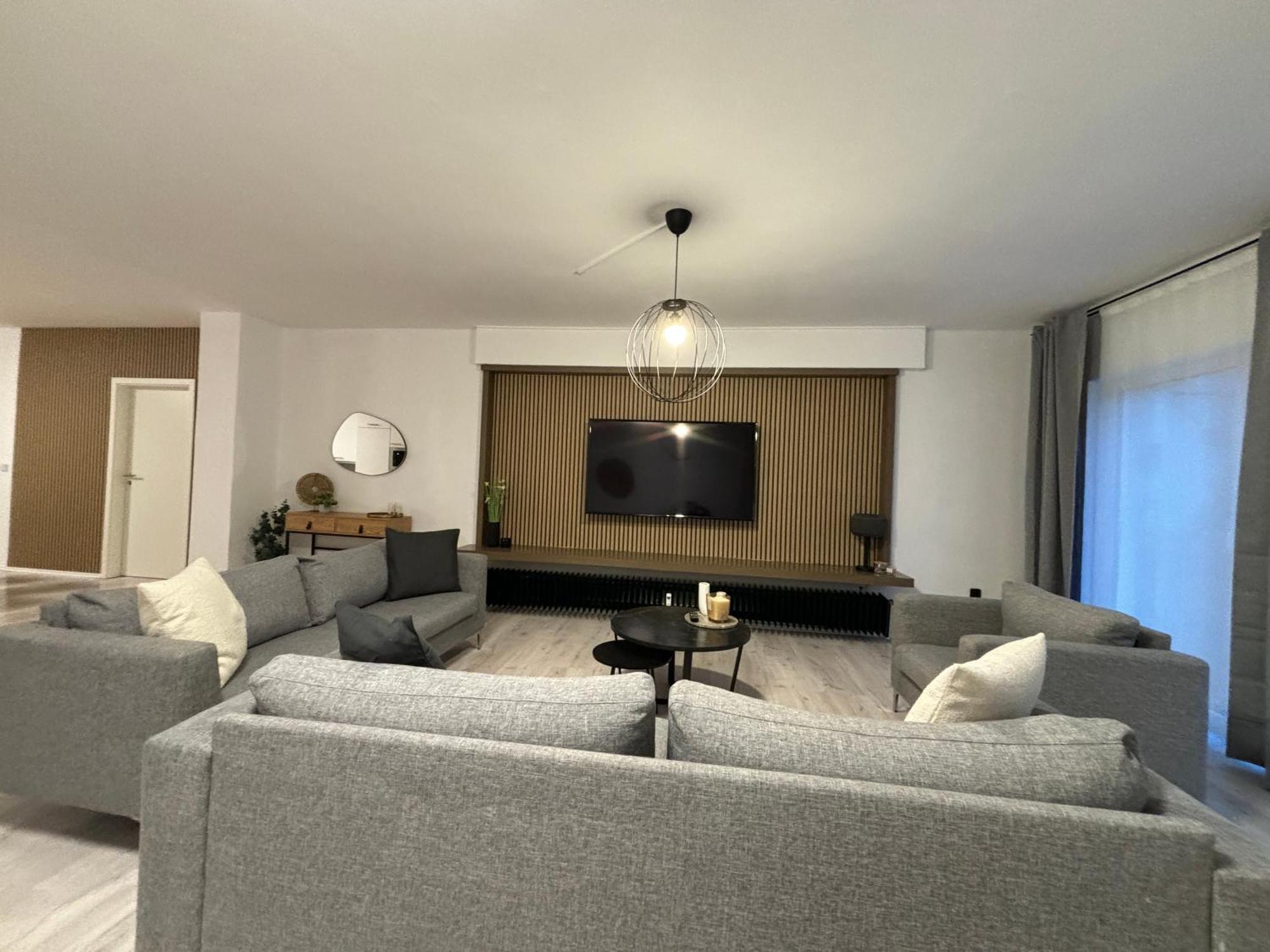 140Qm - 4 Zimmer- Parkplatz - Autobahn - Blauer See - Mallibase Apartments Garbsen Zewnętrze zdjęcie