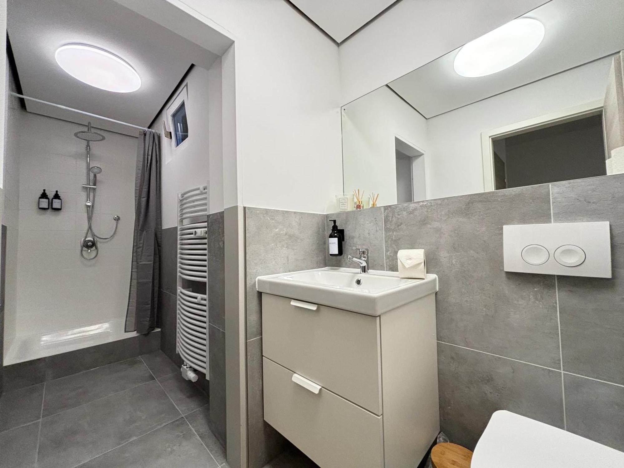 140Qm - 4 Zimmer- Parkplatz - Autobahn - Blauer See - Mallibase Apartments Garbsen Zewnętrze zdjęcie